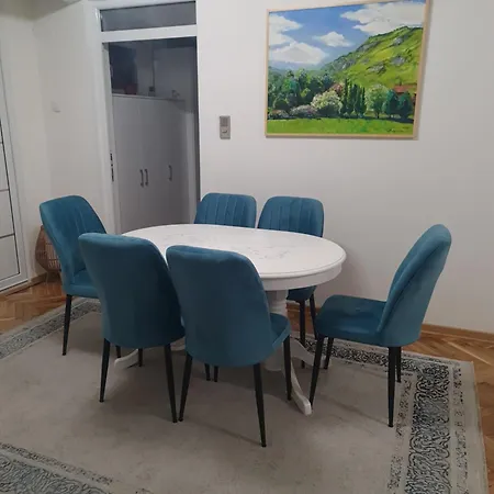 Turquoise Apartment *
