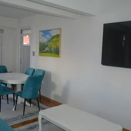 Turquoise Apartment *